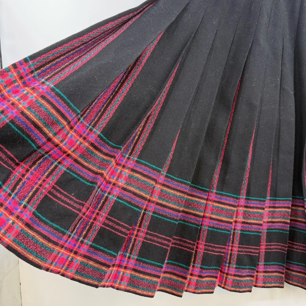 Vintage Pendleton Wool Pleated Midi Skirt Tartan Hem USA Petite 4P Black